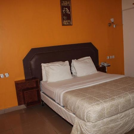 Zambezi Inn Hotel Conakry Kültér fotó