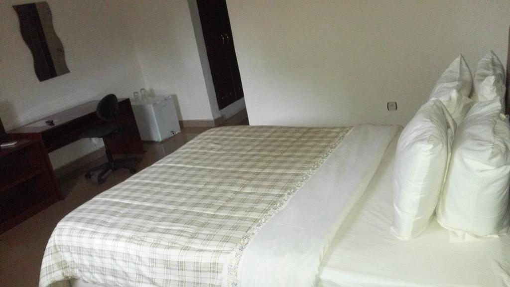 Zambezi Inn Hotel Conakry Szoba fotó