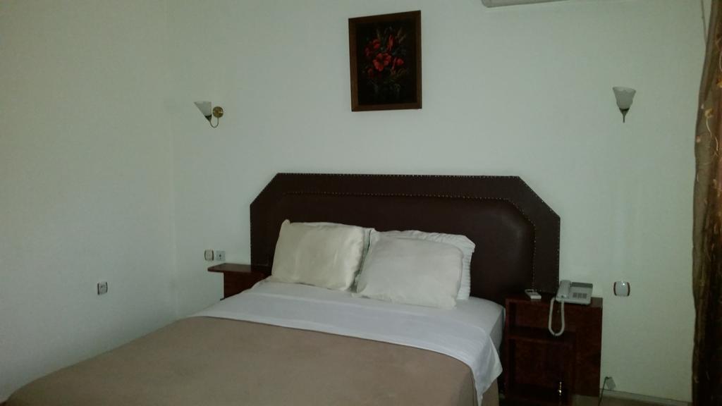 Zambezi Inn Hotel Conakry Szoba fotó