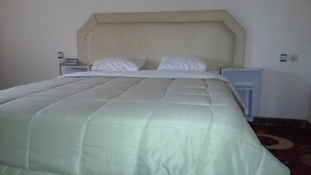 Zambezi Inn Hotel Conakry Szoba fotó