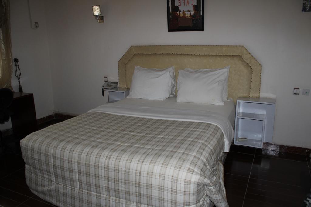 Zambezi Inn Hotel Conakry Kültér fotó