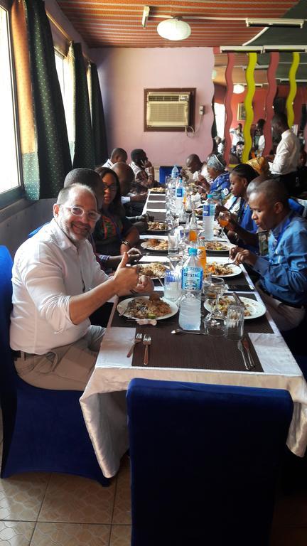 Zambezi Inn Hotel Conakry Kültér fotó